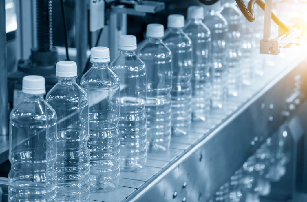 PET bottles can benefit from the calcium carbonate additive masterbatch by Polymer Link, which reduces production costs, increases output, improves production conditions, enhances the physical and chemical properties of the final products