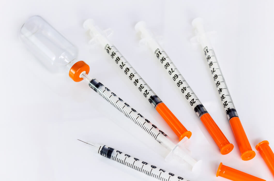 Syringes can benefit from the clarifying agent additive masterbatch by Polymer Link, which improves the optical properties of the end application, reduces yellowness, and enhances the overall quality of the clear plastic products