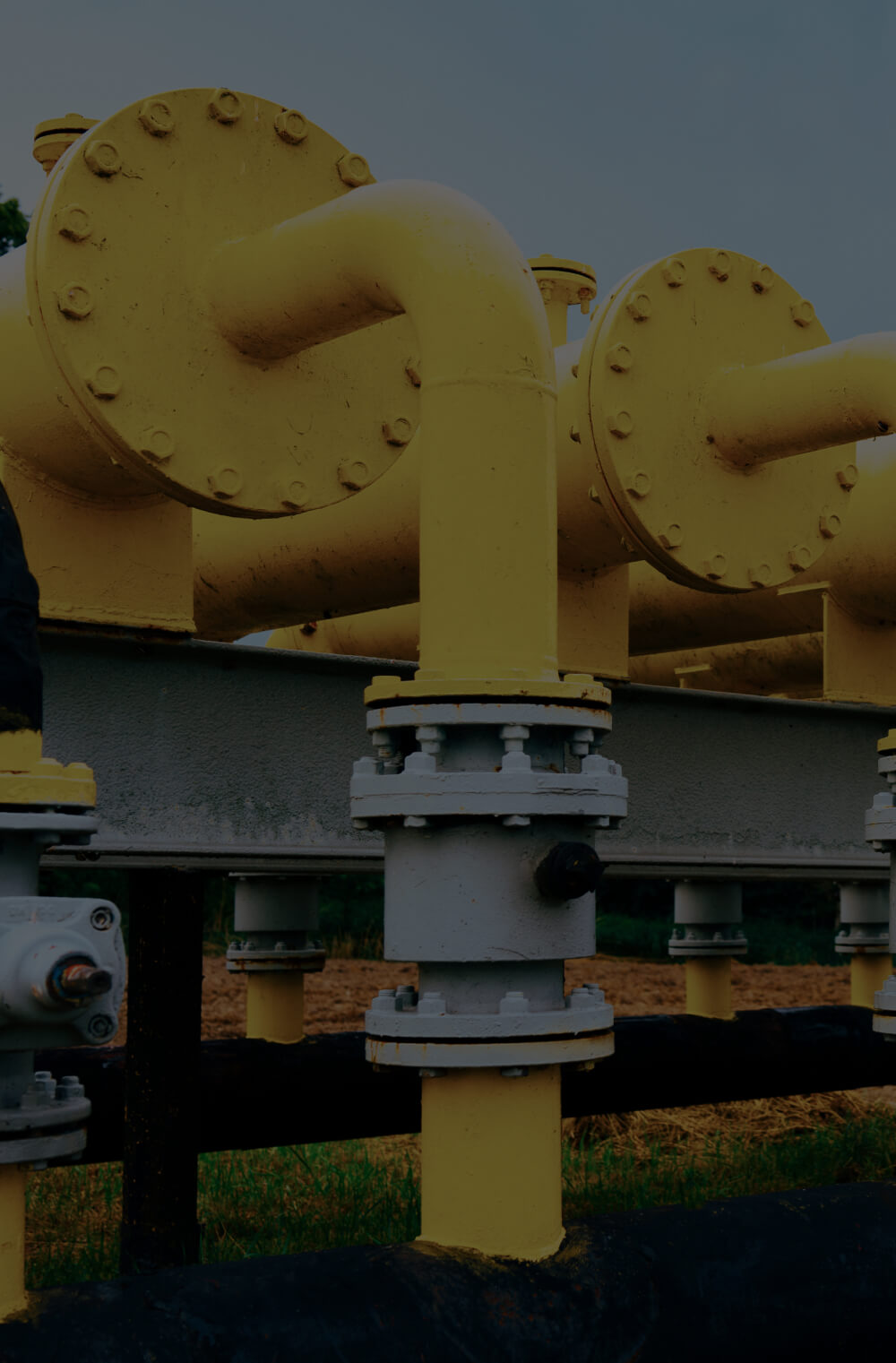 Polymer Link's engineering grades metal yellow pipeline made from rotational moulding raw materials