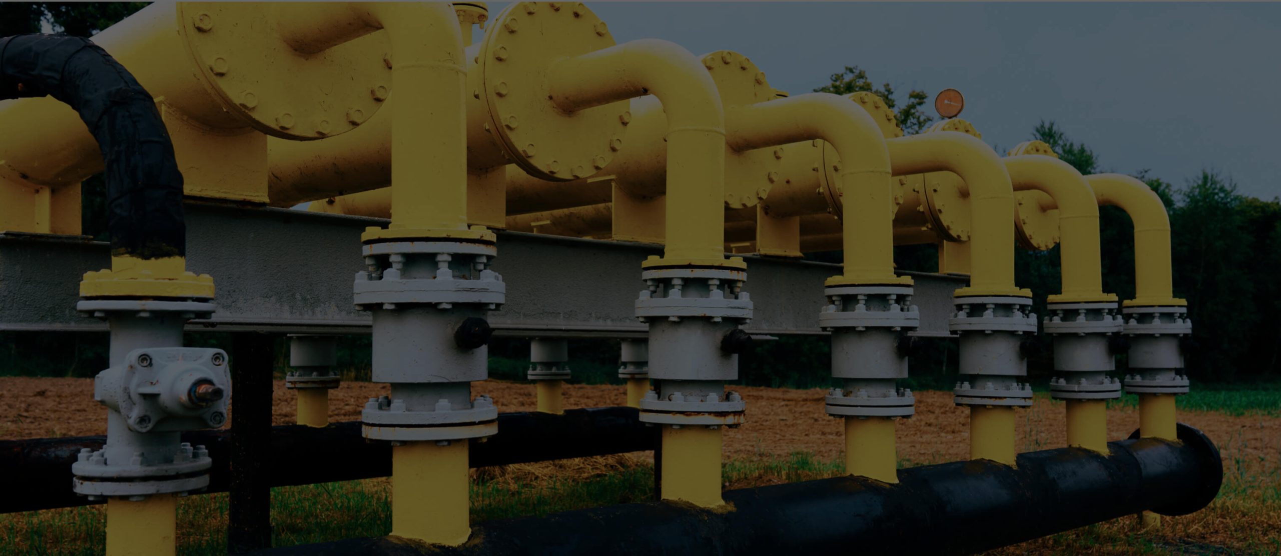 Polymer Link's engineering grades metal yellow pipeline made from rotational moulding raw materials